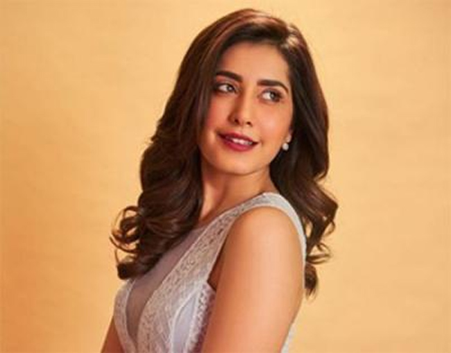 చారిత్ర‌క‌ ప్రేమ‌క‌థ‌లో అందాల రాశి?