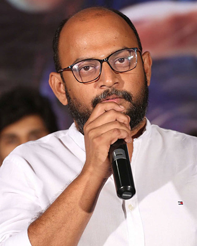 కామెడీ మూవీ ట్రై చేయ‌బోతున్న విలక్షణ దర్శకుడు..?