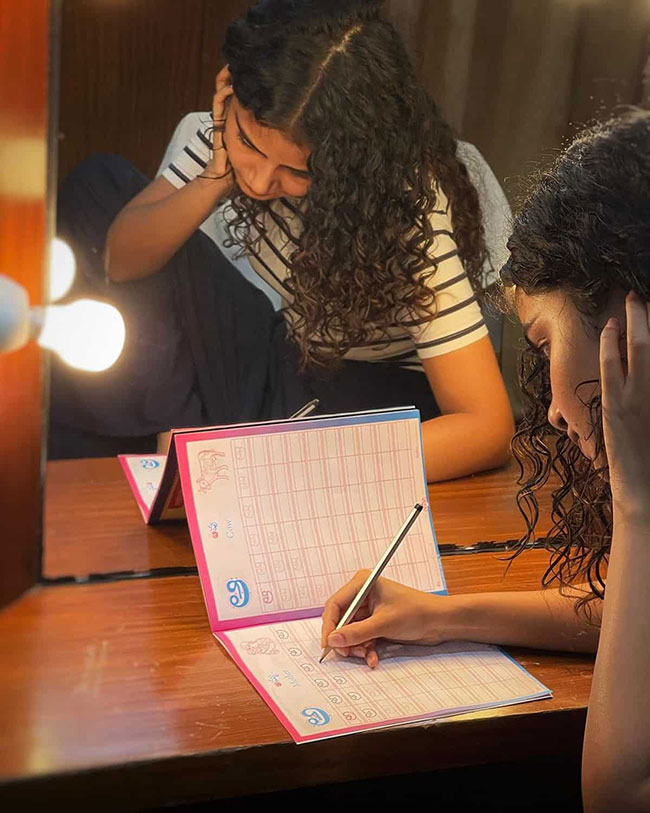 `18 పేజెస్` లో `అఆ` లే రాస్తోందా ఏమిటీ?