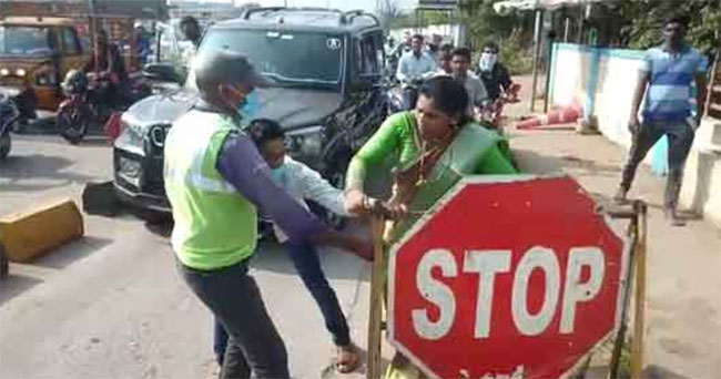 టోల్ కట్టమంటే.. చేయి చేసుకోవటం ఏమిటమ్మా దేవళ్ల రేవతి?