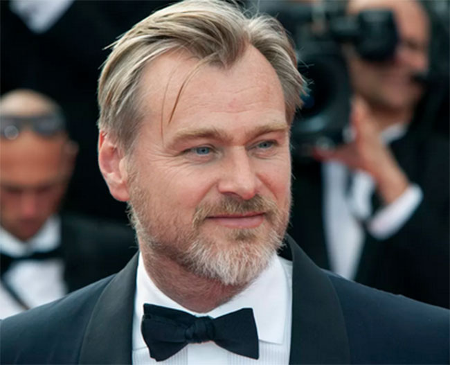 ఆ నిర్మాణ సంస్థ నిర్ణయాన్ని తప్పుబట్టిన స్టార్‌ డైరెక్టర్‌