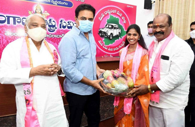 కార్పొరేట్ ఉద్యోగి.. కార్పొరేటర్ ఎలా అయ్యింది