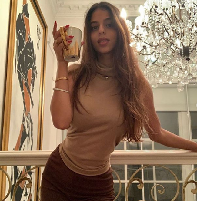 రంగు పొంగు లేద‌ని విమ‌ర్శించినా ఖాన్ డాట‌ర్ కాన్ఫిడెన్స్ ముందు దిగ‌దుడుపే!