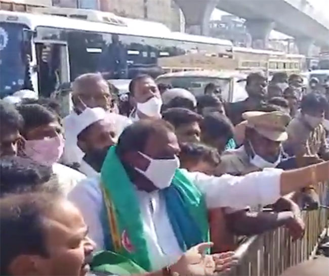 బంద్ వేళ సామాన్యుడు ప్రశ్నించాడు.. ఎమ్మెల్యే గాంధీ రియాక్షన్ చూశారా?