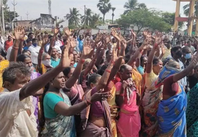 ‘దివీస్ ఫార్మా’ వద్ద ఆందోళనలు.. దూసుకెళ్లి.. సామాగ్రికి నిప్పు