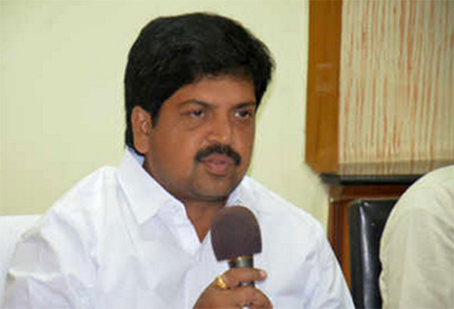 పేర్ని నానిపై హత్యాయత్నం కేసులో కొల్లు రవీంద్రకు షాక్