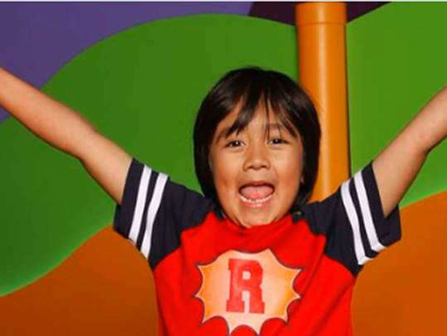 9 ఏళ్లకే వందల కోట్ల ఆదాయం ... యూట్యూబ్ ద్వారా సంపాదిస్తున్నాడట !