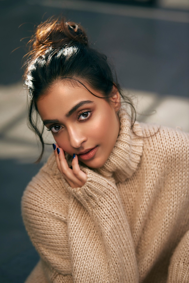 క్లాసిక్ హీరో మిథున్ చ‌క్ర‌వ‌ర్తి వార‌సుడితో హైద‌రాబాదీ గాళ్