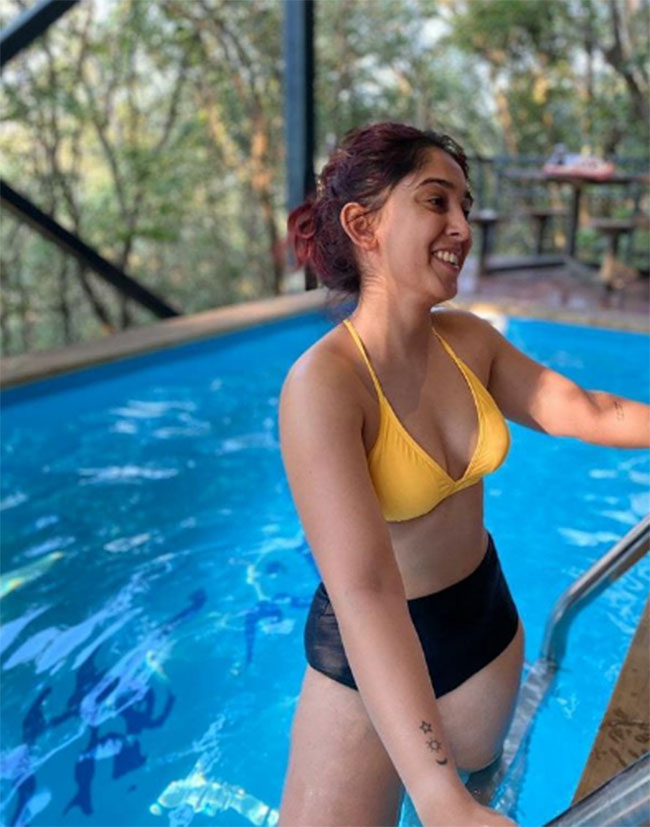 ఫోటో స్టోరి : ఈత కొల‌నులో స్టార్ కిడ్ ఫికర్