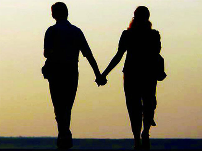 పెళ్లికి పెద్దలు ఒప్పుకోలేదని  ప్రేమ జంట ఆత్మహత్య  !