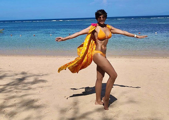 #6ప్యాక్ క్ల‌బ్.. నిఖిల్ తోనే పోటీనా అమ్మ‌డూ?