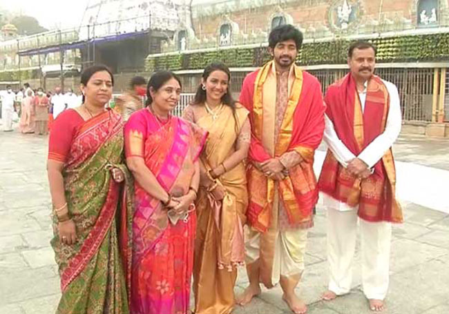 శ్రీవారిని దర్శించుకున్న నిహారిక దంపతులు