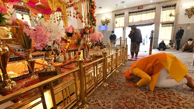 PM Modis Sudden Visit To Iconic Sikh Shrine In Delhi