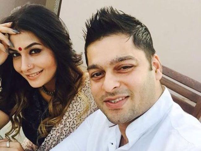 పెళ్లి చేసుకొని కాపురం చేస్తూ.. మరో నటుడితో లవ్వాట! షాకిస్తున్న నటి తీరు