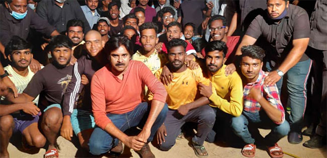 #ప‌వ‌నిజం.. మోకాళ్ల‌పై కూచుని సింపుల్ గా