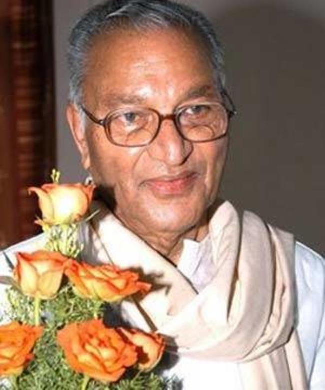 సావిత్రి గొప్పతనంకు నిదర్శనం.. తలదిండు కింద రూ.2 వేలు పెట్టింది