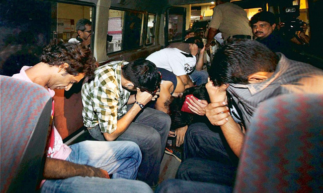 కీసరలో రేవ్ పార్టీ కలకలం