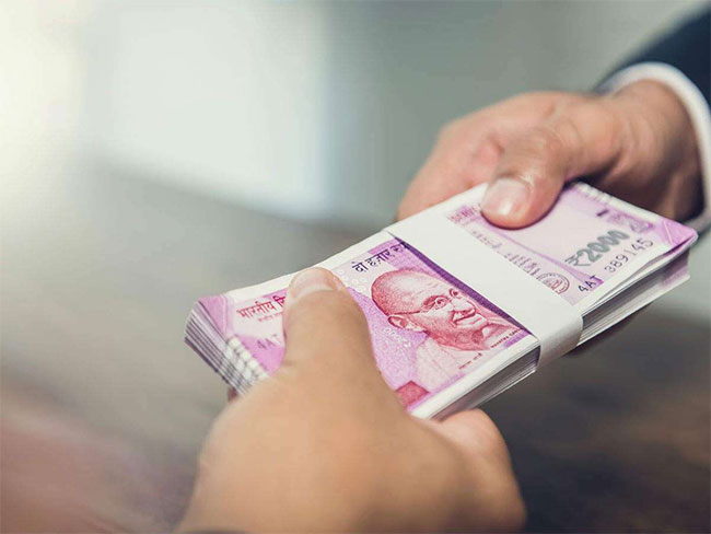 ఉద్యోగాల పేరుతో సచివాలయ ఉద్యోగి ఘరానా మోసం