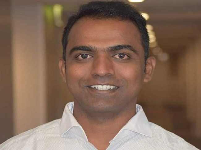 స్కూల్ టీచర్ కి మిలియన్ డాలర్ల ప్రైజ్ .. ఎందుకంటే ?