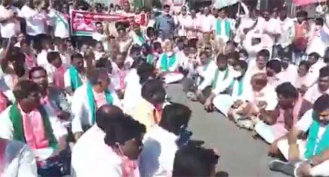 కేటీఆర్ డౌన్ డౌన్ అనేసిన గులాబీ కార్యకర్తలు