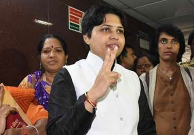 ప్రతి ఇష్యూను ఏదోలా రచ్చ చేయకుంటే ‘తృప్తి’ ఉండదా మేడమ్?