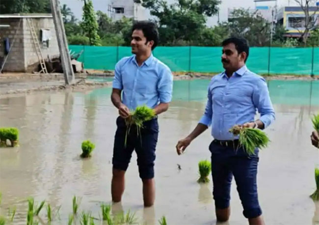 మహేశ్ ‘మహర్షి’ సీన్ చూపించిన ఆ జిల్లా కలెక్టర్.. ఎస్పీ