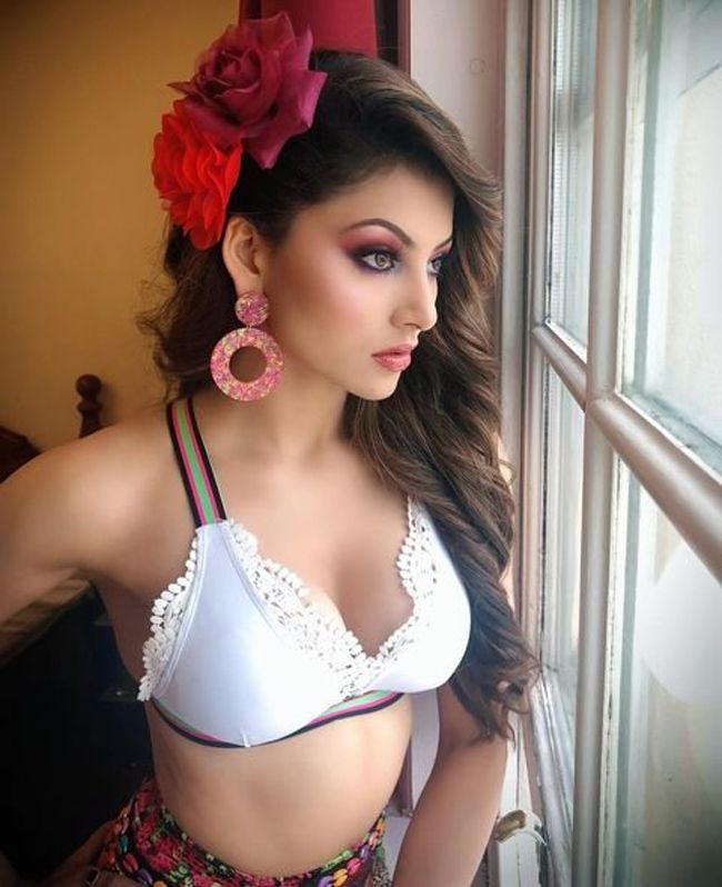 Urvashi%20Rautela%20Gorgeous%20Stills_8.