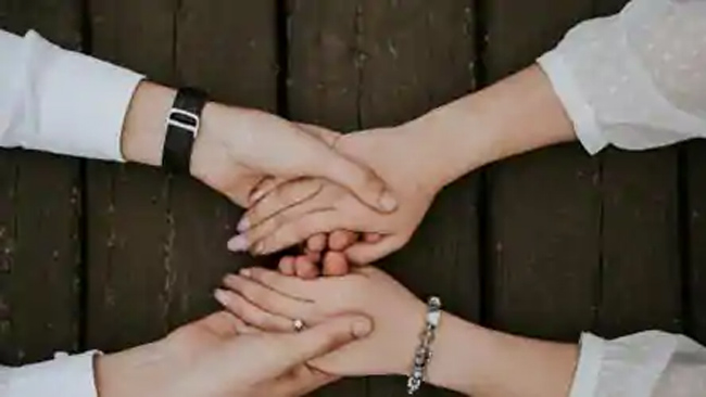 కొడుకు స్నేహితుడితో ఆంటీ రాసలీలలు