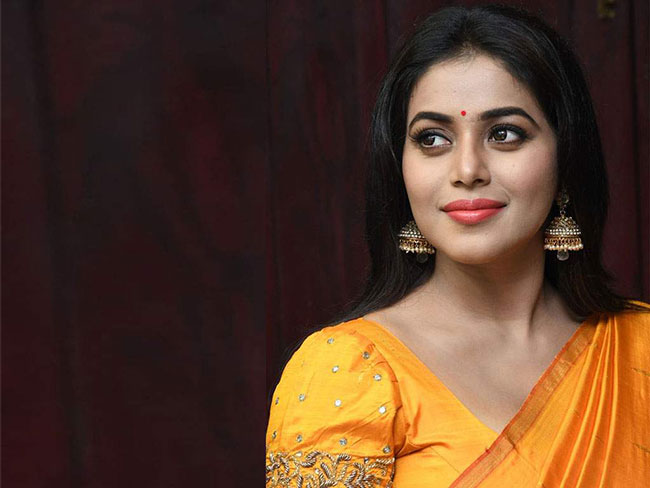 విల‌న్ గా అమ్మడు ఎలా మెప్పిస్తుందో..?