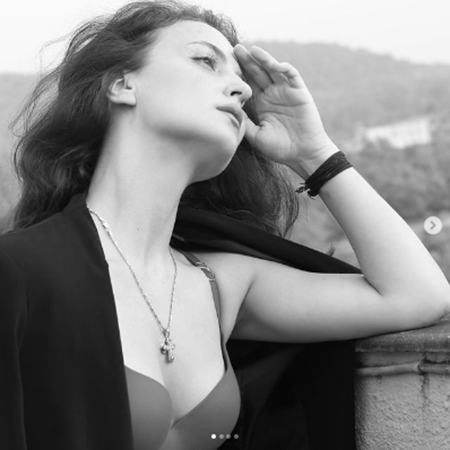 నిజాయితీనే గిఫ్ట్ అంటున్న విదేశీ సోయగం..!!