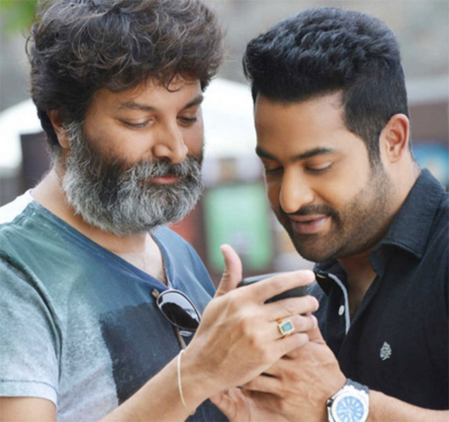 ఎన్టీఆర్-త్రివిక్రమ్ మూవీ.. రాజకీయ సంచలనమా?