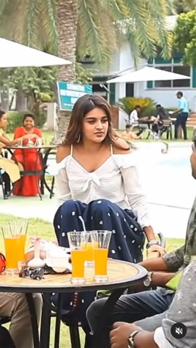 ఇంస్టాగ్రామ్ రీల్ వీడియోతో కిక్కిస్తున్న ఇస్మార్ట్ భామ!! ఇంస్టాగ్రామ్ రీల్ వీడియోతో కిక్కిస్తున్న ఇస్మార్ట్ భామ!!