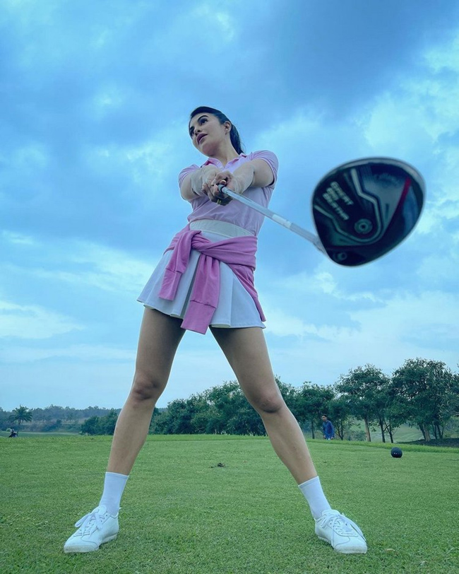 ఫోటో స్టోరి: టెన్నిస్ బంతుల పాపా హాకీ ఆట‌లేలా!