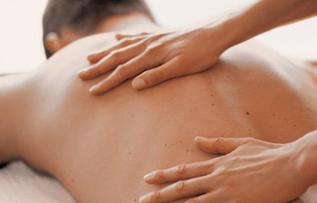 మసాజ్ సెంటర్ ముసుగులో వ్యభిచారం .. గుట్టు బయటపెట్టిన పోలీసులు