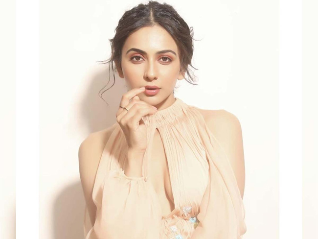 ఇండస్ట్రీలో నాకు పోటీ తనే : రకుల్