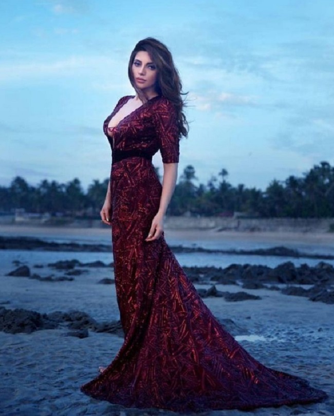 ఒడ్డుకు కొట్టుకొ‌చ్చిన సాగ‌ర‌క‌న్య‌.. అది ఏ తీరం?