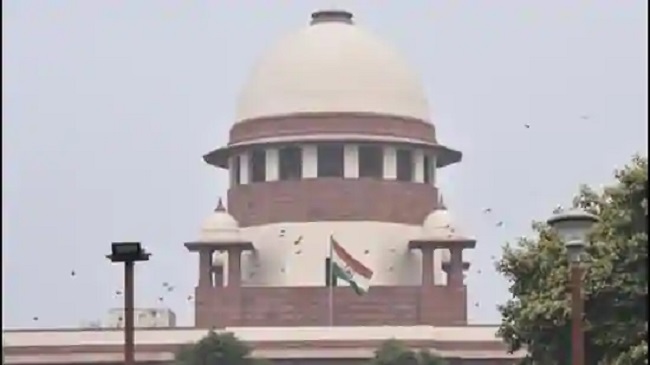 దుస్తుల పై నుండి స్తనాలు తాకితే తప్పు కాదు... హైకోర్టు తీర్పు పై   సుప్రీం కోర్టు స్టే