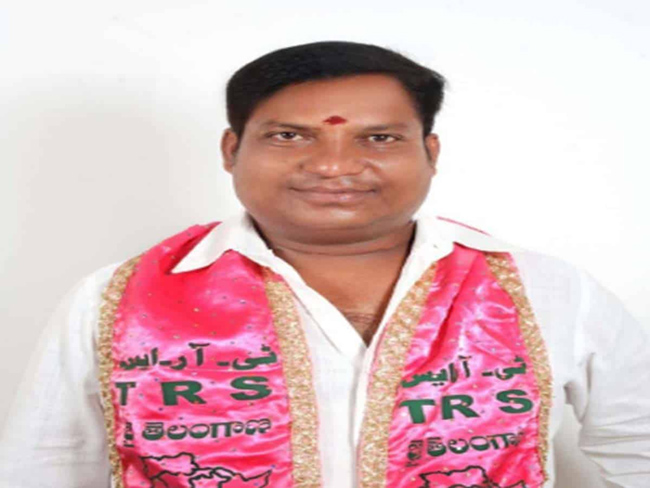 గాలిపటం ఎగురవేస్తూ ప్రాణం పోగొట్టుకున్న టీఆర్ఎస్ సీనియర్ నేత