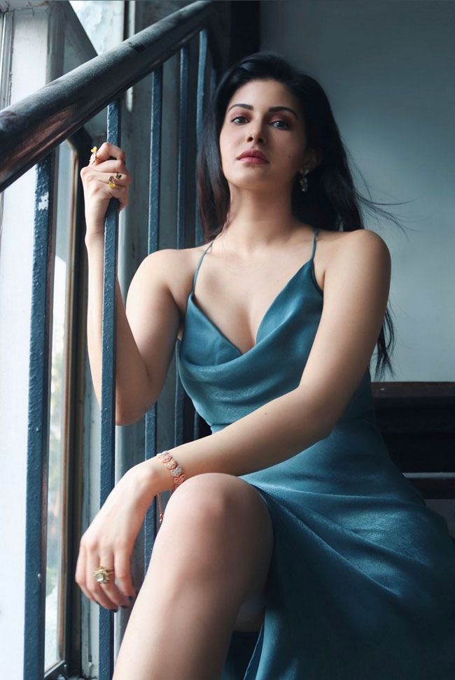 Amyra%20Dastur%20New%20Photos%20Gallery_