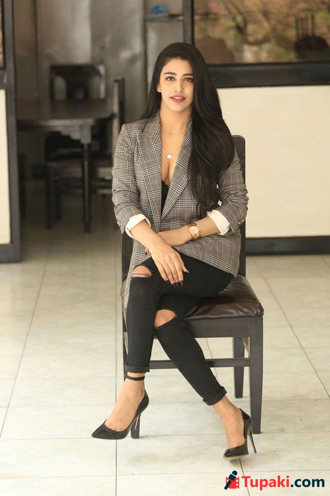 Daksha%20Nagarkar%20Latest%20Photoshoot%