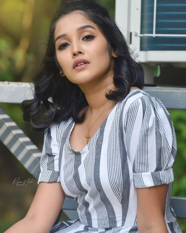 టీనేజ్ ప్రేమకథలకు కేరాఫ్ అడ్రెస్ ఆ పిల్లనే!