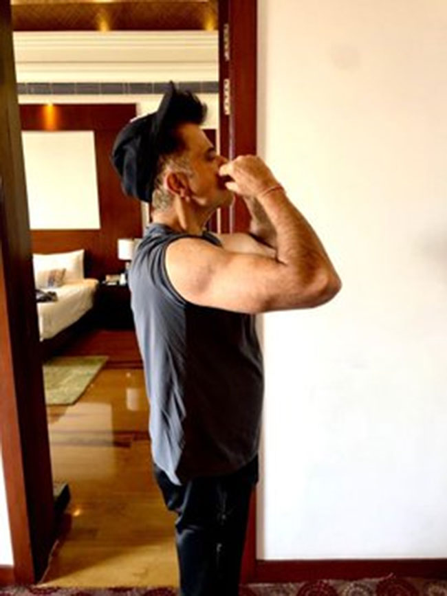 పిక్‌ టాక్‌ః ఈ వయసులోనూ కండలు చూపుతున్న మిస్టర్ ఇండియా