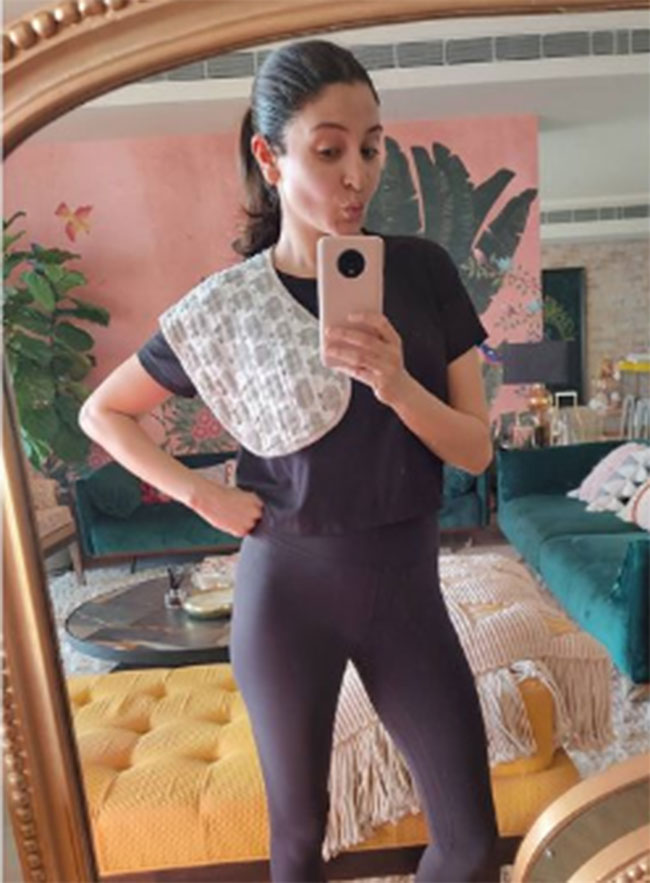 #మ‌మ్మీ అనుష్క‌...పాలు తాగాక‌ బేబీకి త్రేన్పు తీపించ‌డ‌మెలా?