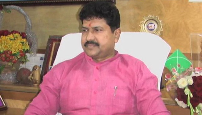 బ్రేకింగ్ : ఎంపీ ఆత్మహత్య ..