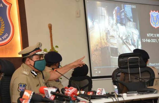 గ్యాంగ్ రేప్ కేసులో అదుపులోకి తీసుకున్న ఆటో డ్రైవర్లకు సీపీ సారీ