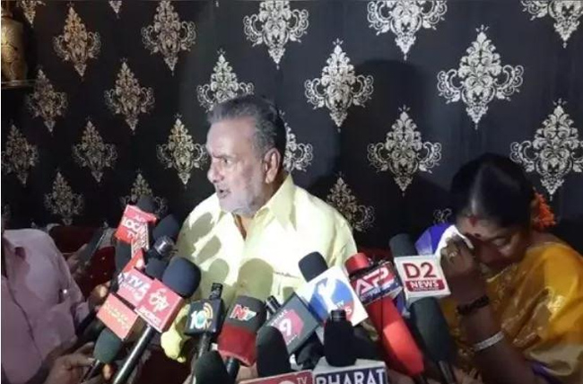 టీడీపీలో వర్గ విభేదాలు..భర్తతో కలిసి మాజీ ఎమ్మెల్యే రాజీనామా! టీడీపీలో వర్గ విభేదాలు..భర్తతో కలిసి మాజీ ఎమ్మెల్యే రాజీనామా!