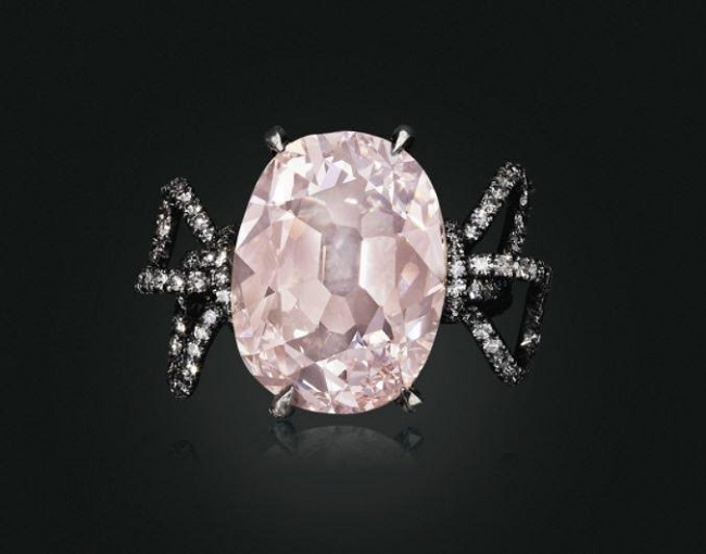 ఆక్షన్ అరుదైన గోల్కొండ వజ్రం .. భారత్‌ కి నిజాం వారసుల విజ్ఞప్తి !