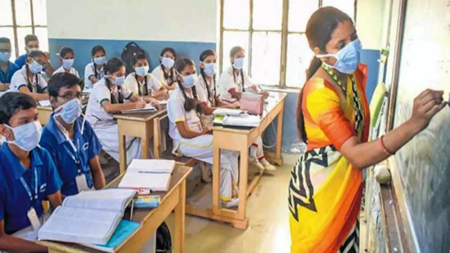 స్టూడెంట్స్  కి గుడ్‌ న్యూస్.. మరోసారి టెన్త్ పరీక్షలు రద్దు - అందరూ పాస్!