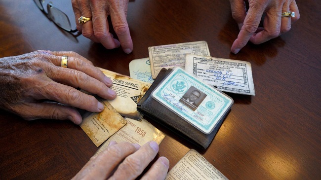 ప్రపంచంలోనే అత్యంత అదృష్టవంతుడు ఇతడే .. 53 ఏళ్ల క్రితం పోయిన పర్సు దొరికింది !