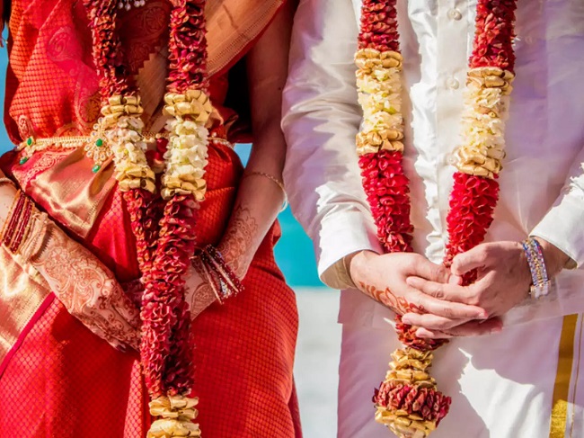 సెలబ్రిటీస్ రెండవ పెళ్లి చేసుకొని సమాజానికి రాంగ్ మెసేజ్ ఇస్తున్నారా?